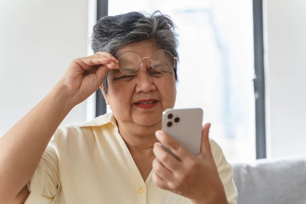 Do Cataracts Affect Close Up Vision?